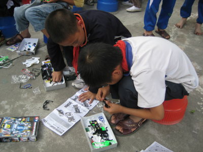 科技活动周四驱车拼装比赛