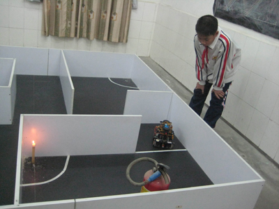 小学机器人灭火训练